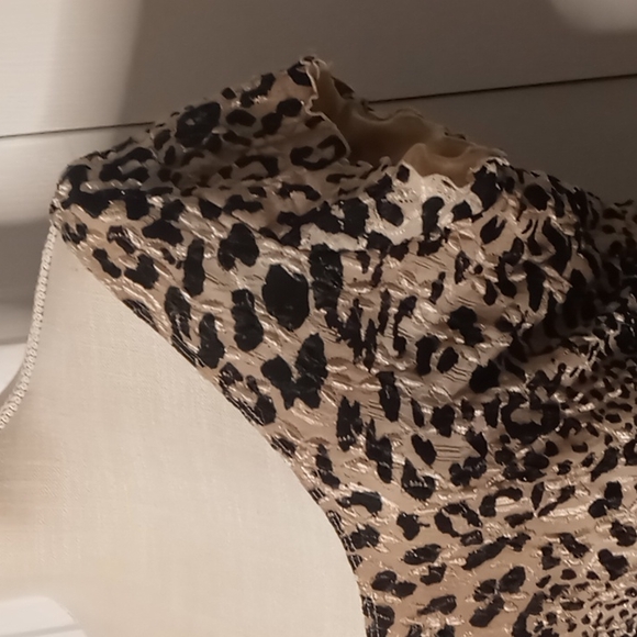 💋 INC Stretch Leopard Print Shimmer Short Sleeved Top Sz Large - Picture 6 of 8
